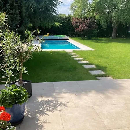 빌라 Spacious With An Outdoor Pool In Cernosice